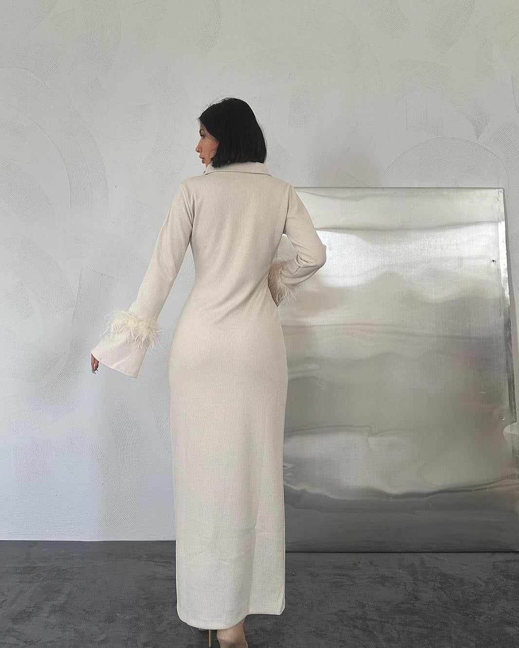 1952 Beige dress with feather detailed sleeves