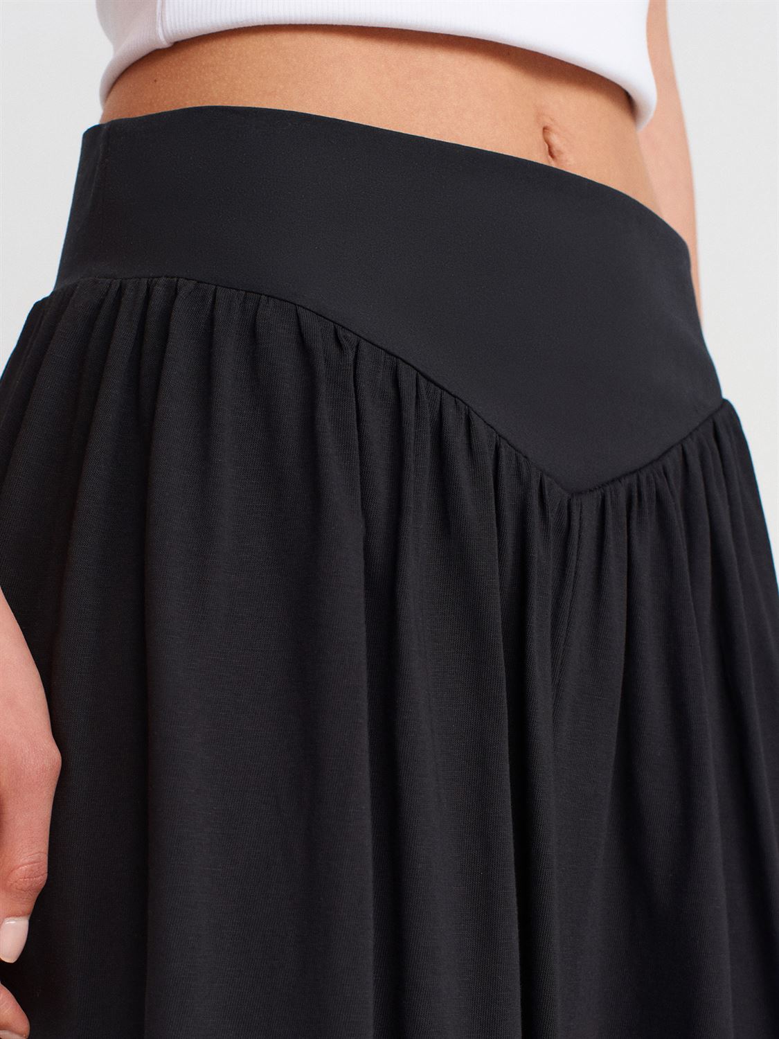 1952  Balloon Midi Skirt-Black